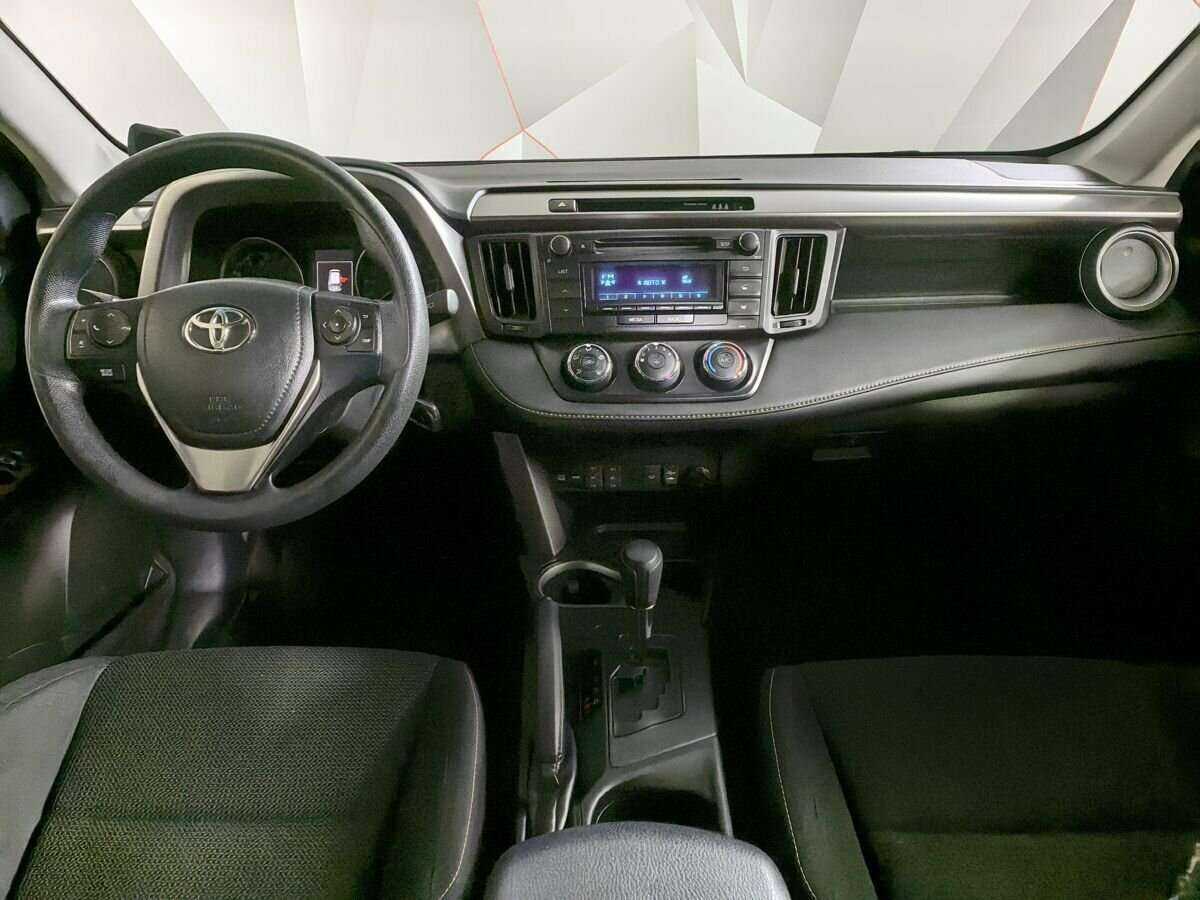 Toyota RAV4 с пробегом — 2016 год. Фото: #8