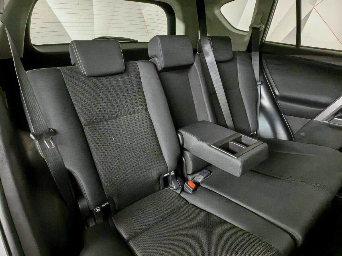 Toyota RAV4 с пробегом — 2016 год. Фото: #11