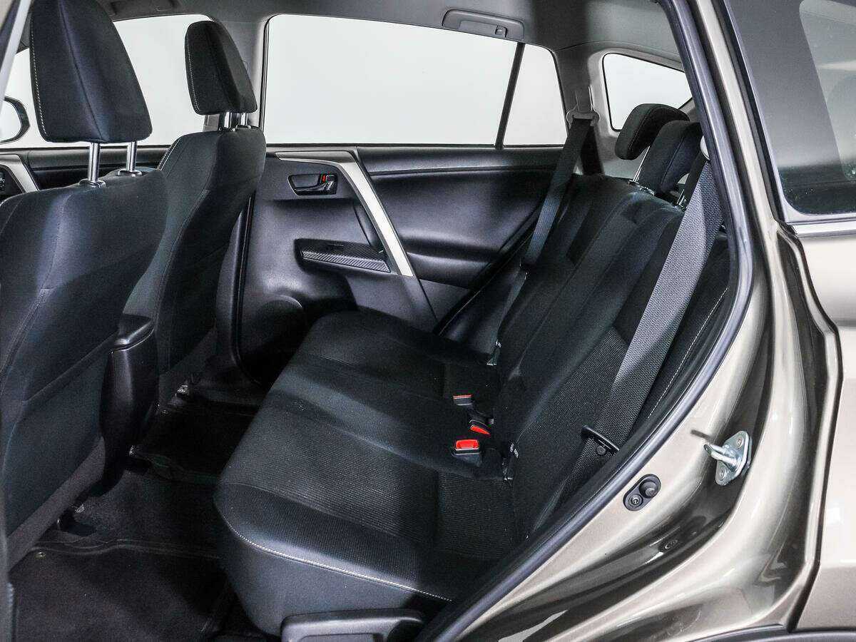 Toyota RAV4 с пробегом — 2013 год. Фото: #9