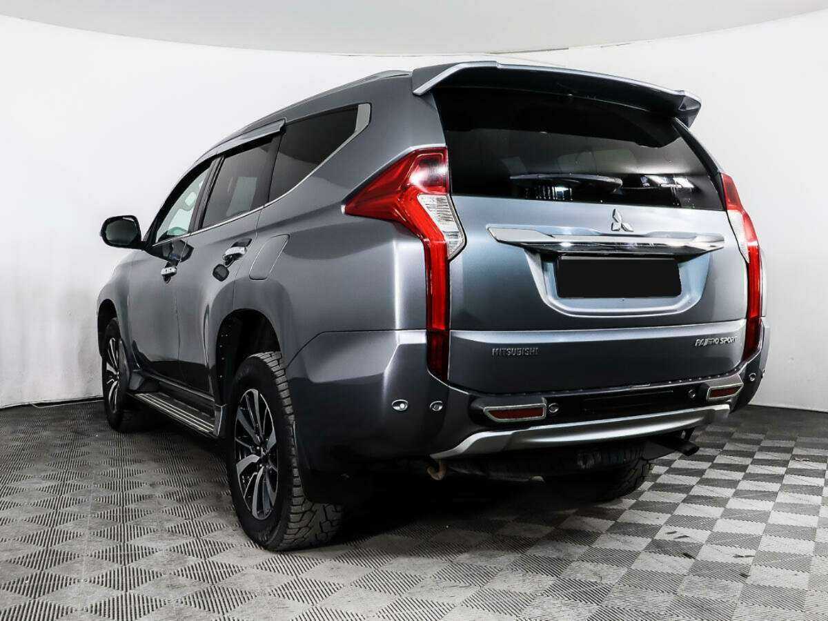 Mitsubishi Pajero Sport с пробегом — 2016 год. Фото: #5