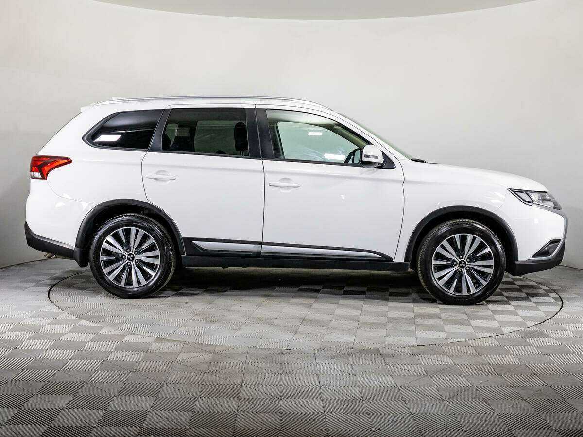 Mitsubishi Outlander с пробегом — 2021 год. Фото: #3
