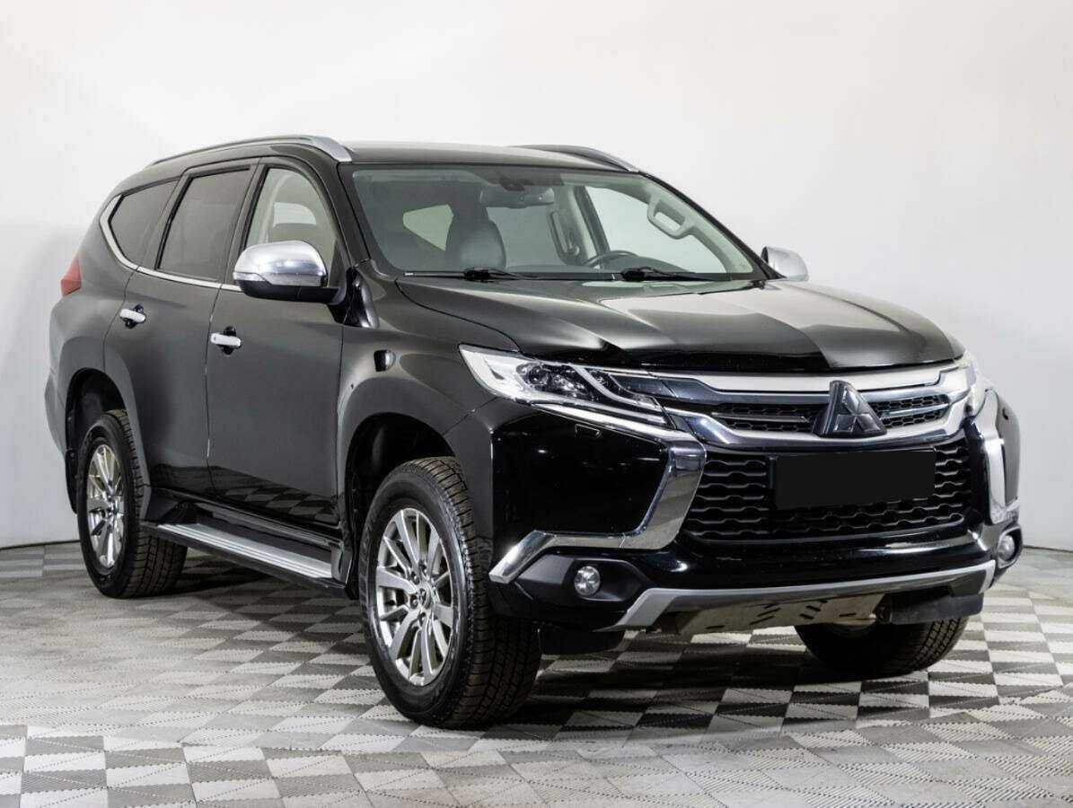 Mitsubishi Pajero Sport с пробегом — 2017 год. Фото: #2