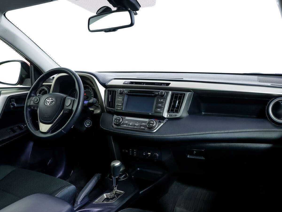 Toyota RAV4 с пробегом — 2015 год. Фото: #6
