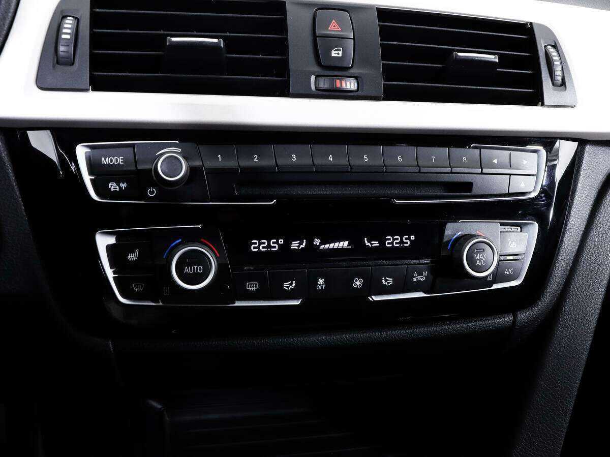 BMW 3 серии с пробегом — 2015 год. Фото: #16