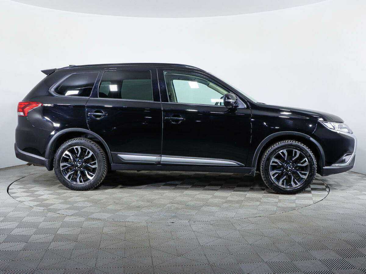 Mitsubishi Outlander с пробегом — 2021 год. Фото: #3