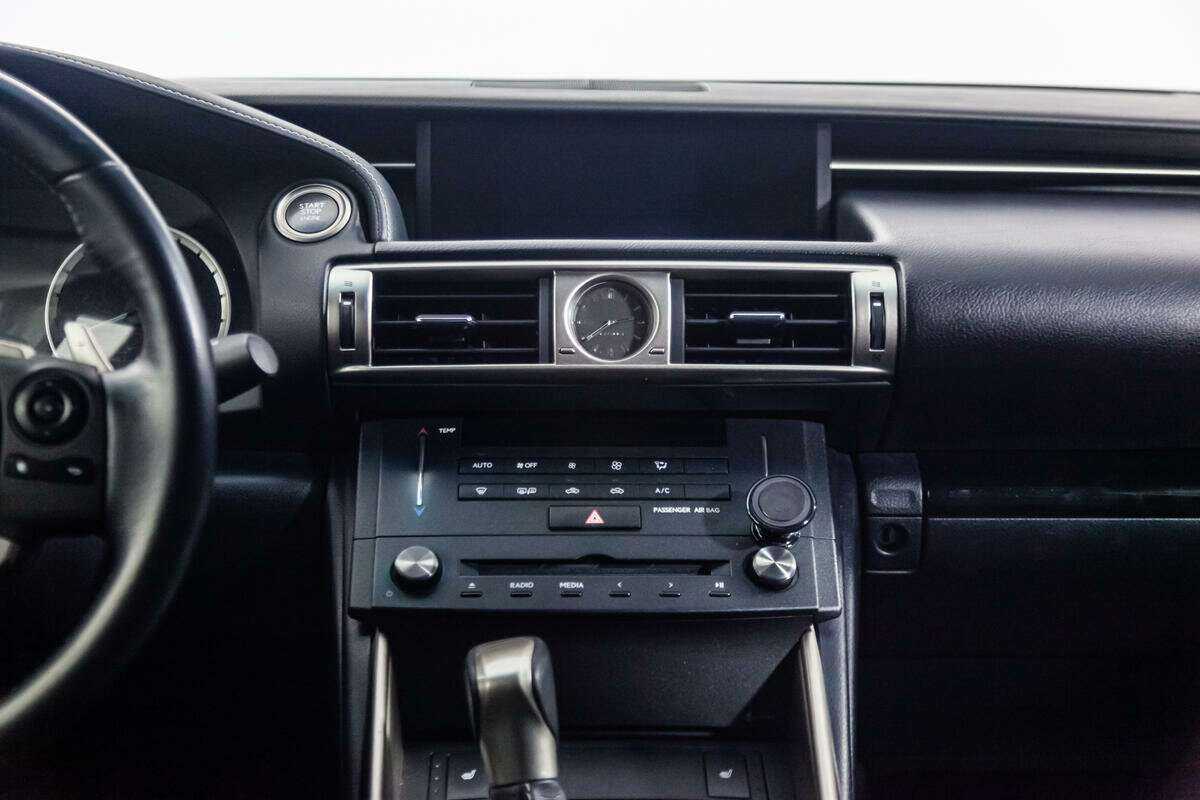 Lexus IS с пробегом — 2014 год. Фото: #15