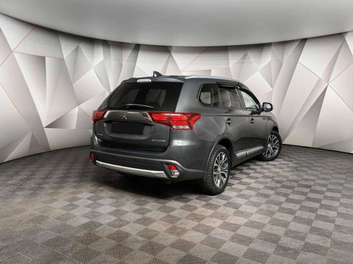 Mitsubishi Outlander с пробегом — 2017 год. Фото: #1