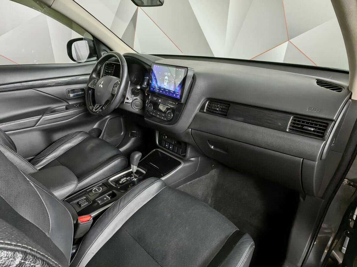 Mitsubishi Outlander с пробегом — 2017 год. Фото: #8