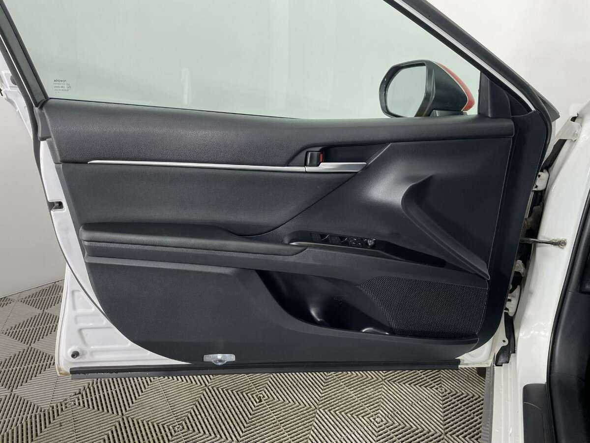 Toyota Camry с пробегом — 2021 год. Фото: #7