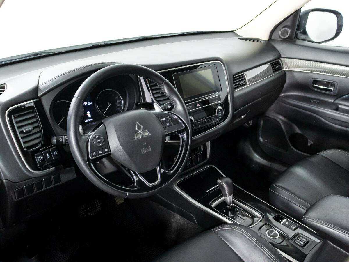 Mitsubishi Outlander с пробегом — 2019 год. Фото: #10