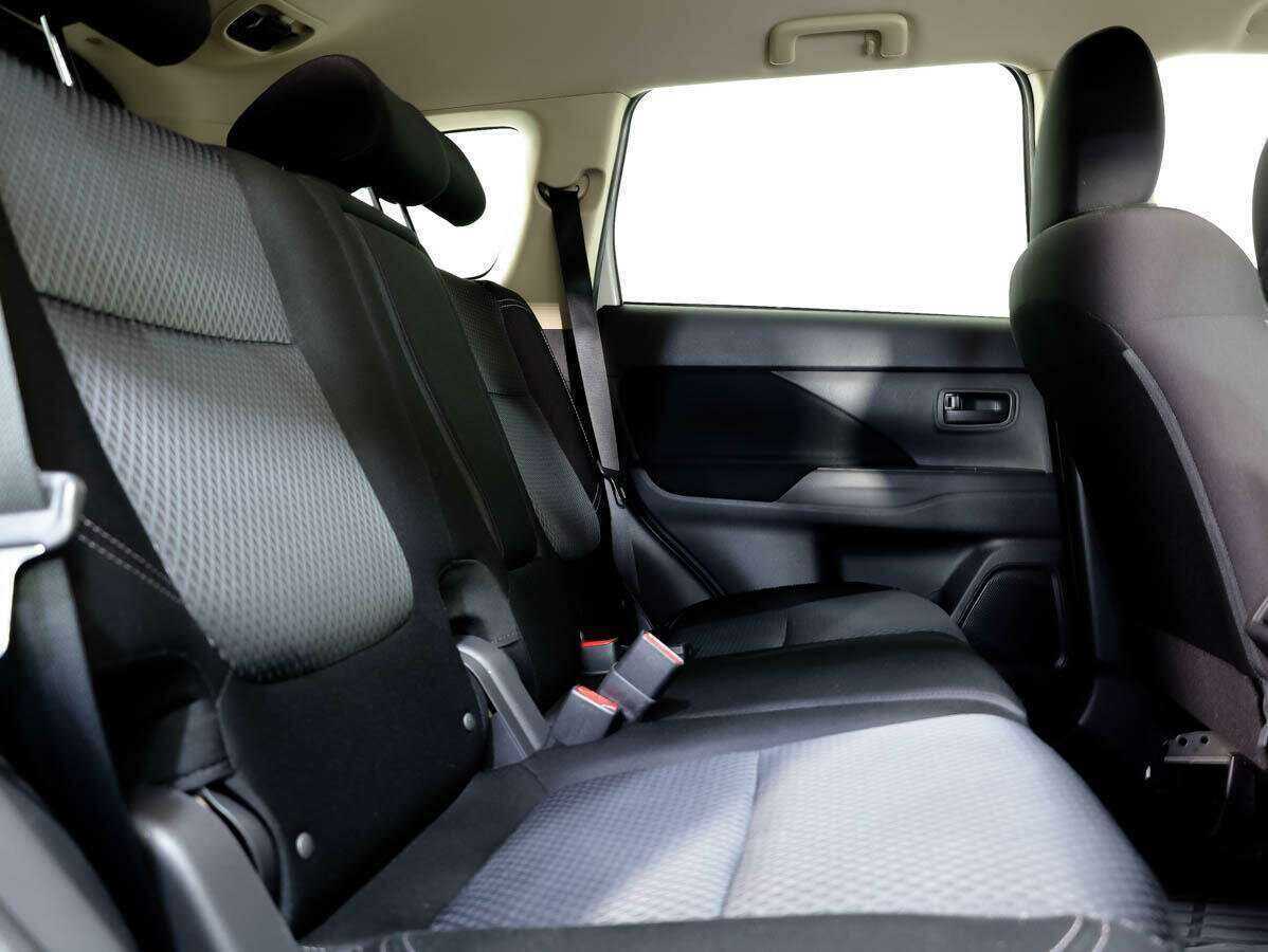Mitsubishi Outlander с пробегом — 2018 год. Фото: #12