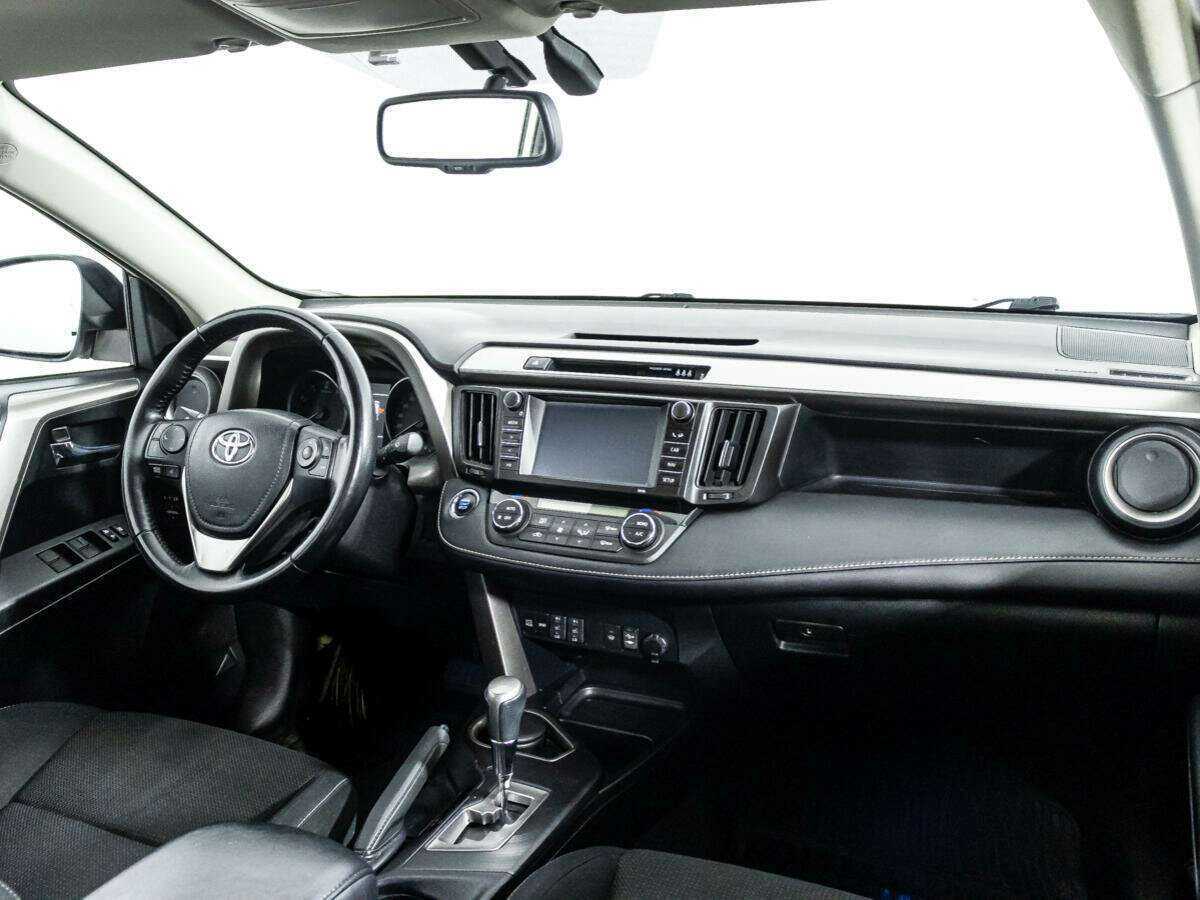 Toyota RAV4 с пробегом — 2017 год. Фото: #8