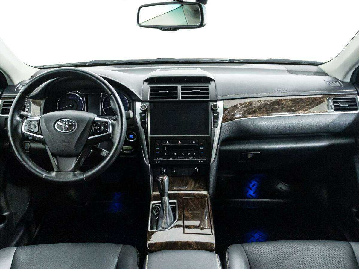 Toyota Camry с пробегом — 2017 год. Фото: #12
