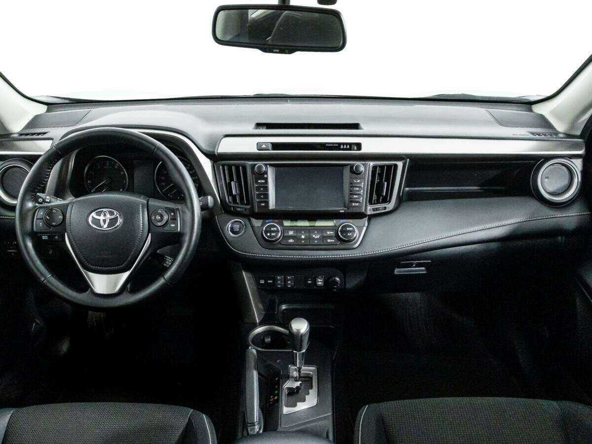 Toyota RAV4 с пробегом — 2018 год. Фото: #12