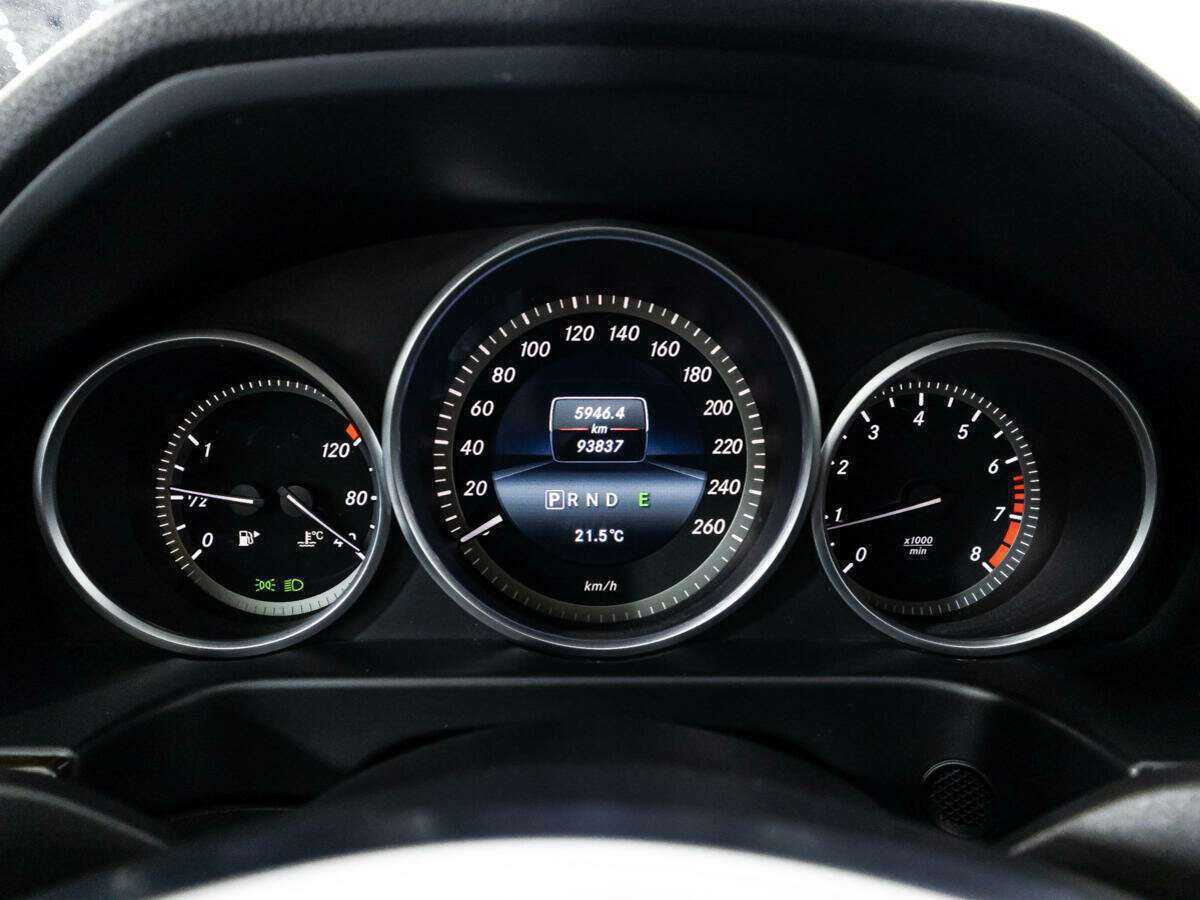 Mercedes-Benz E-Класс с пробегом — 2015 год. Фото: #11