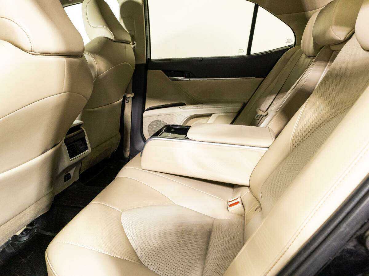 Toyota Camry с пробегом — 2018 год. Фото: #14