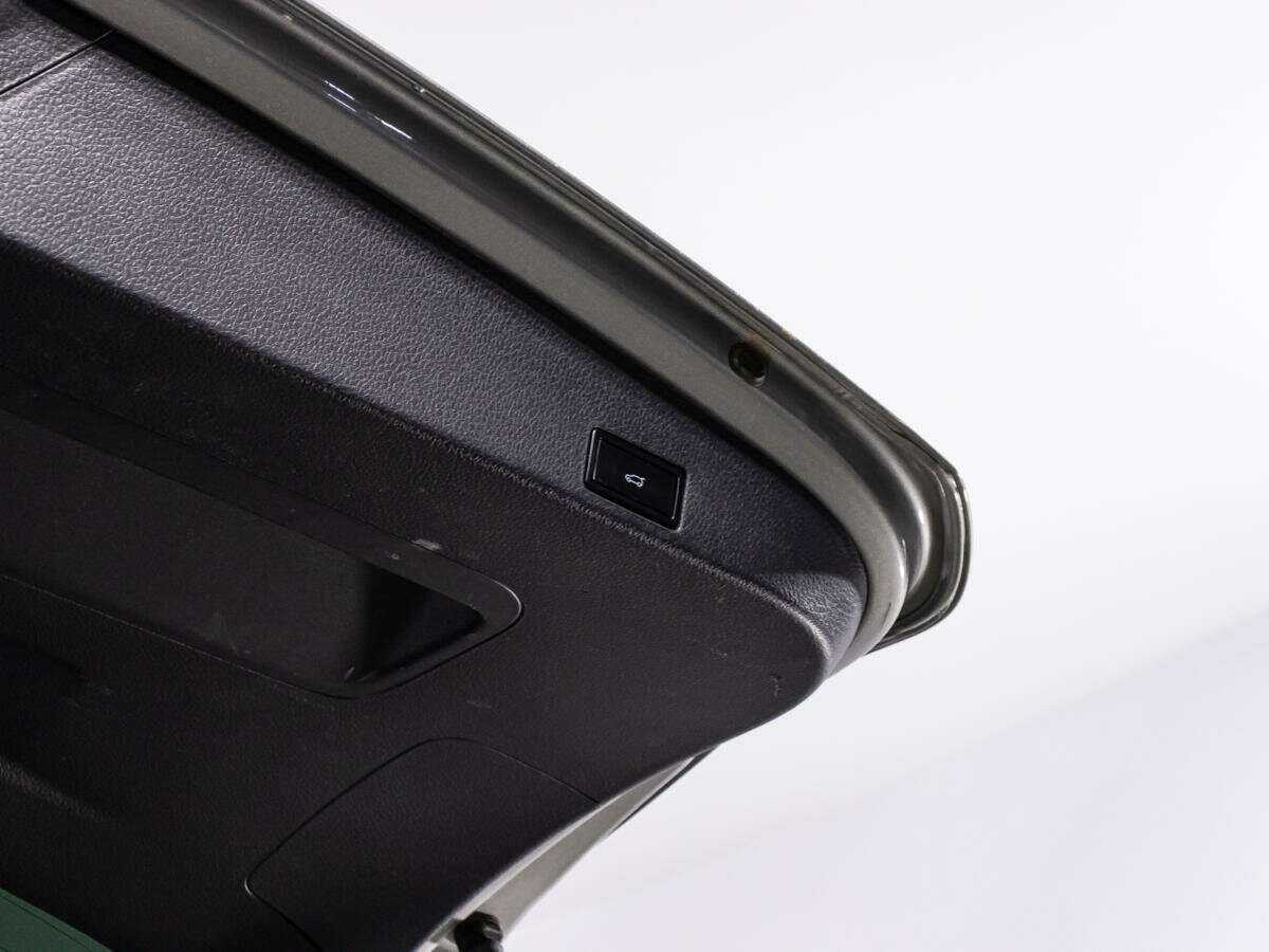 Volkswagen Touareg с пробегом — 2015 год. Фото: #13