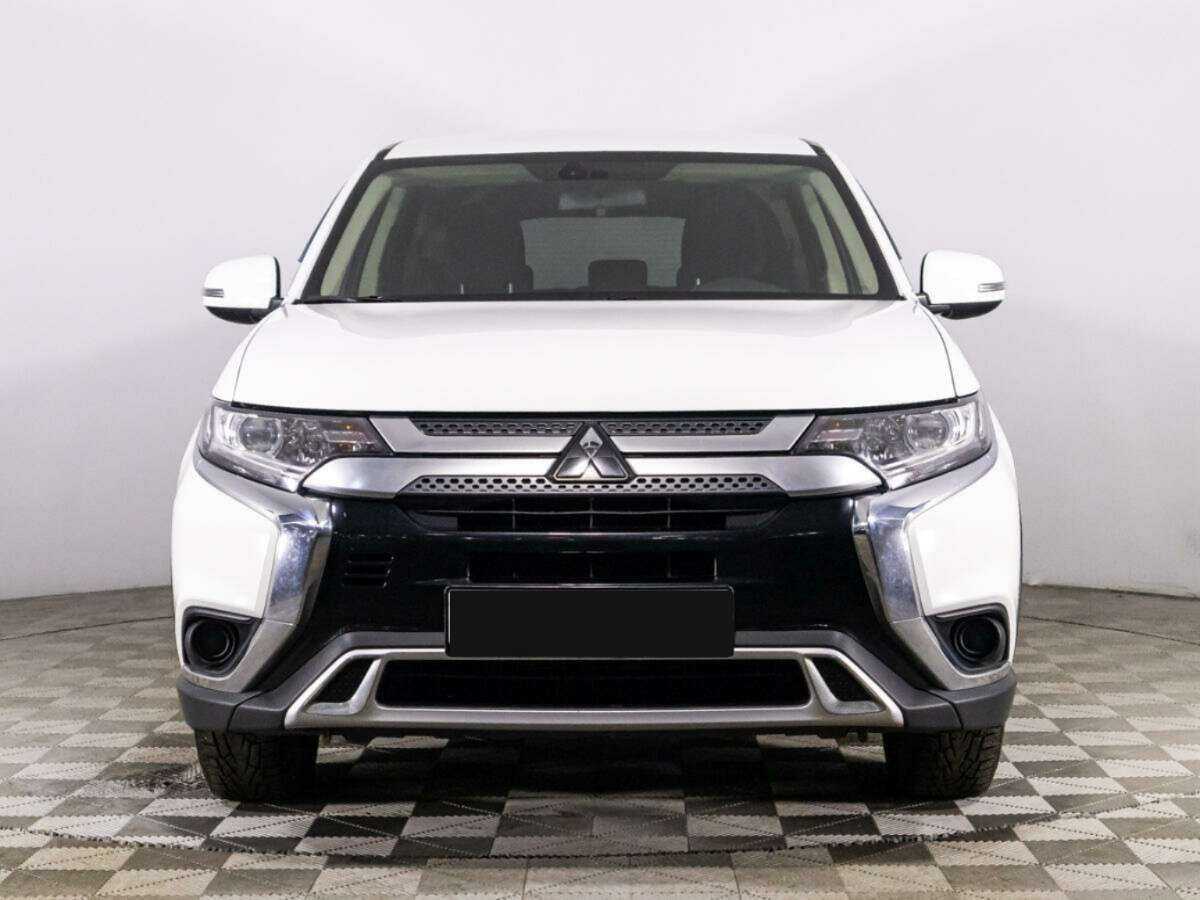 Mitsubishi Outlander с пробегом — 2019 год. Фото: #1