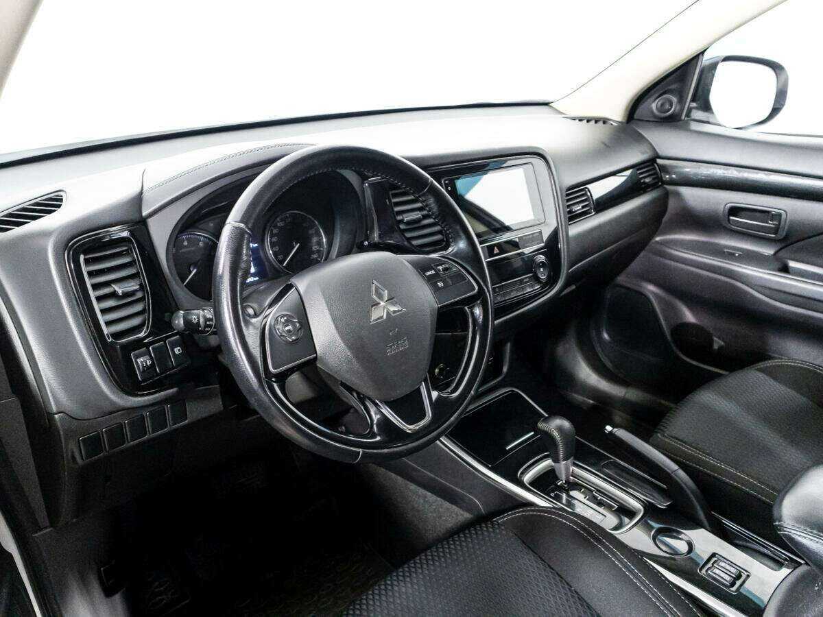 Mitsubishi Outlander с пробегом — 2019 год. Фото: #10