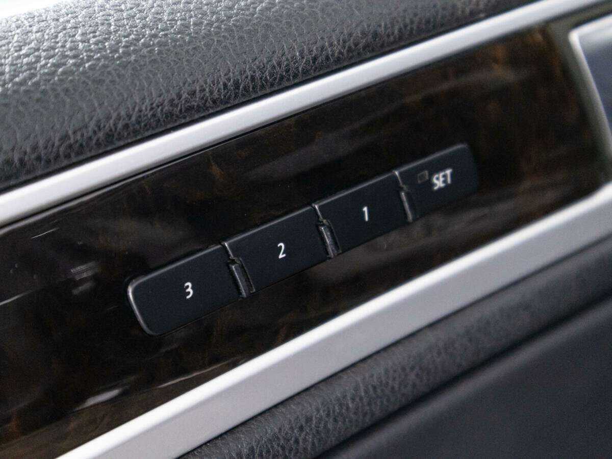 Volkswagen Touareg с пробегом — 2012 год. Фото: #12