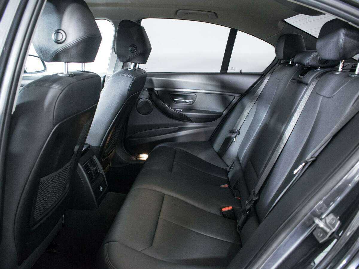 BMW 3 серии с пробегом — 2017 год. Фото: #9