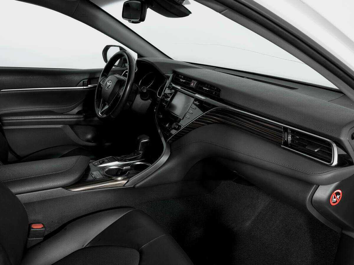 Toyota Camry с пробегом — 2019 год. Фото: #8