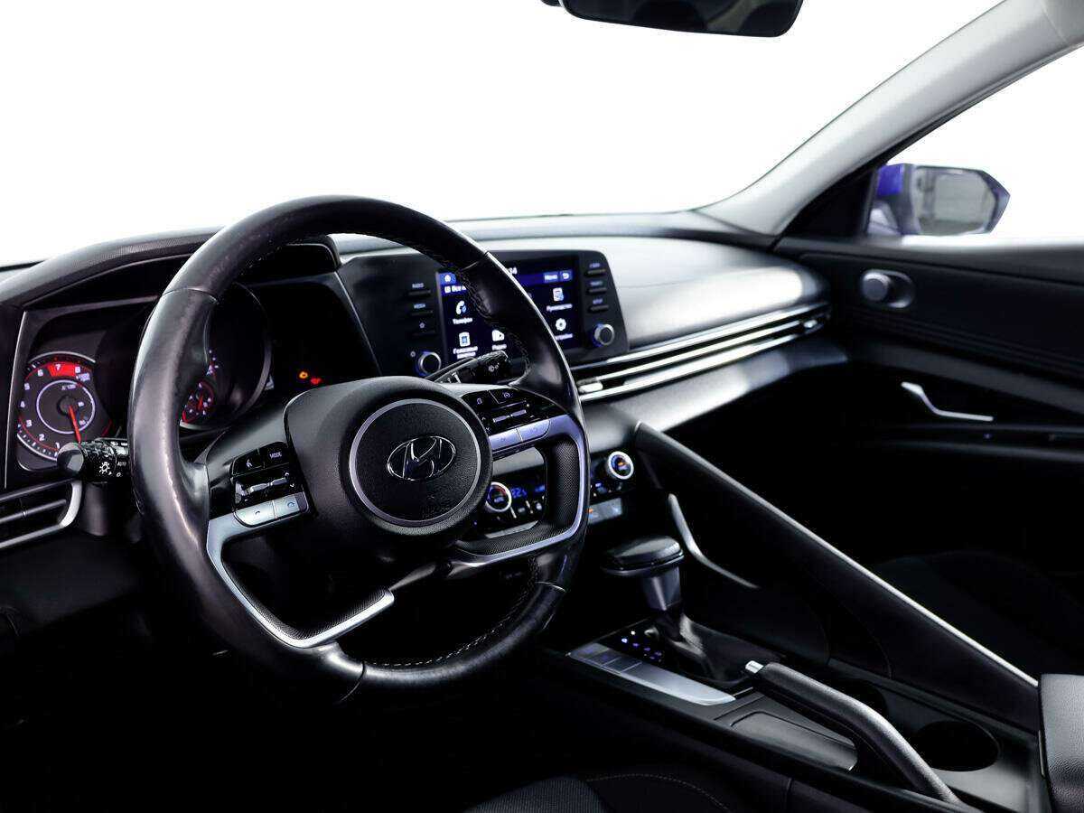 Hyundai Elantra с пробегом — 2021 год. Фото: #11