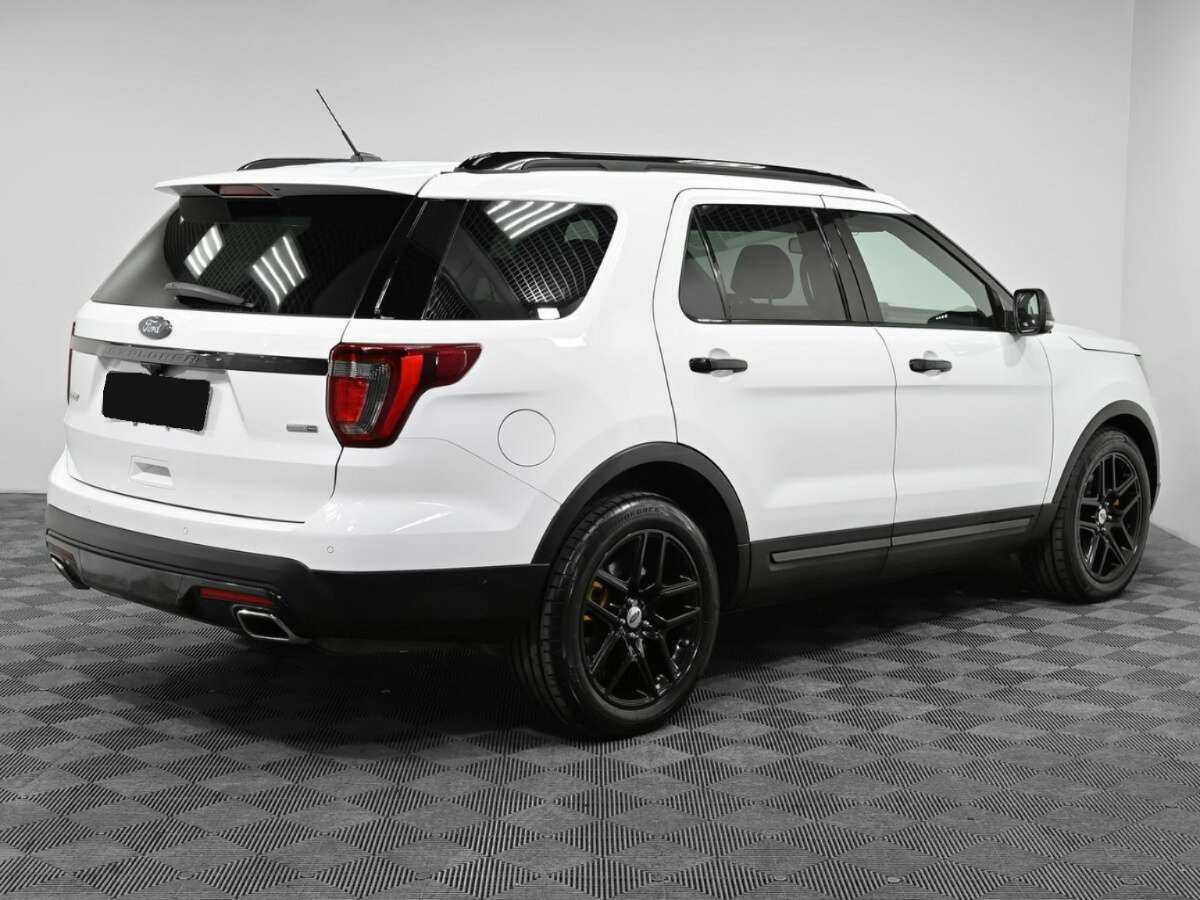 Ford Explorer с пробегом — 2015 год. Фото: #1