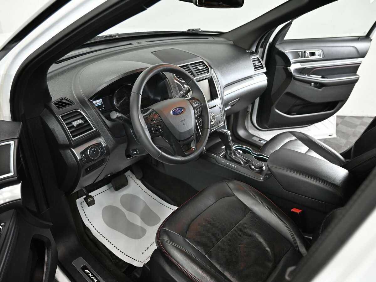 Ford Explorer с пробегом — 2015 год. Фото: #5