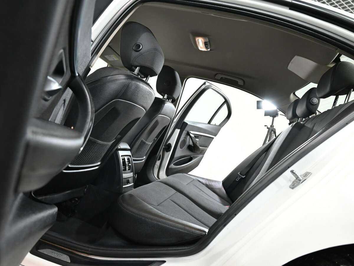 BMW 3 серии с пробегом — 2016 год. Фото: #10