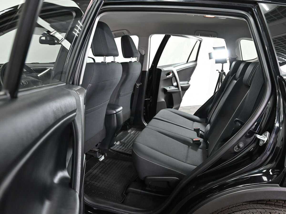 Toyota RAV4 с пробегом — 2018 год. Фото: #5