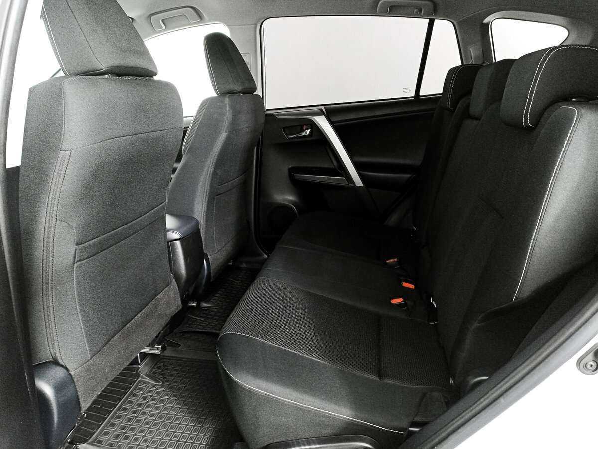 Toyota RAV4 с пробегом — 2019 год. Фото: #9