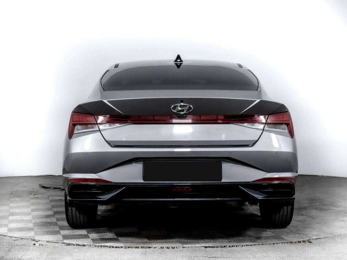 Hyundai Elantra с пробегом — 2021 год. Фото: #4