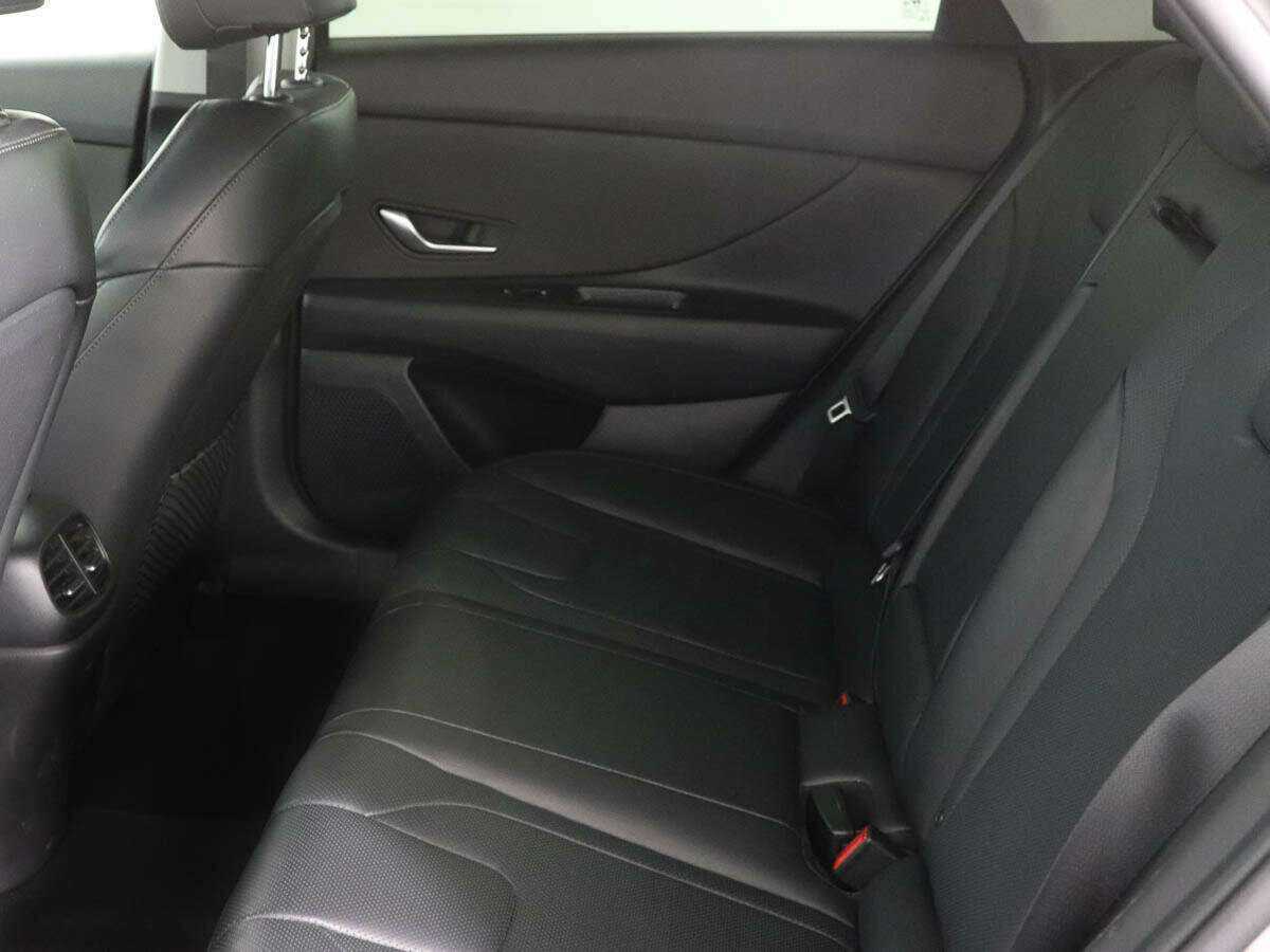 Hyundai Elantra с пробегом — 2021 год. Фото: #8