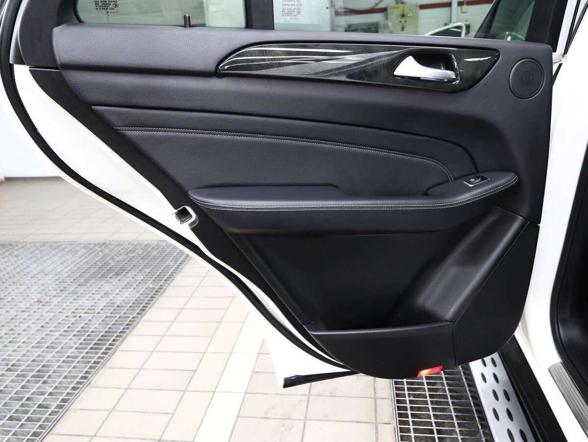 Mercedes-Benz M-Класс с пробегом — 2015 год. Фото: #8