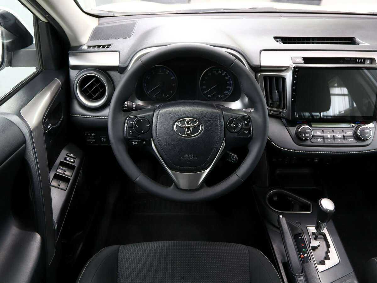 Toyota RAV4 с пробегом — 2017 год. Фото: #11