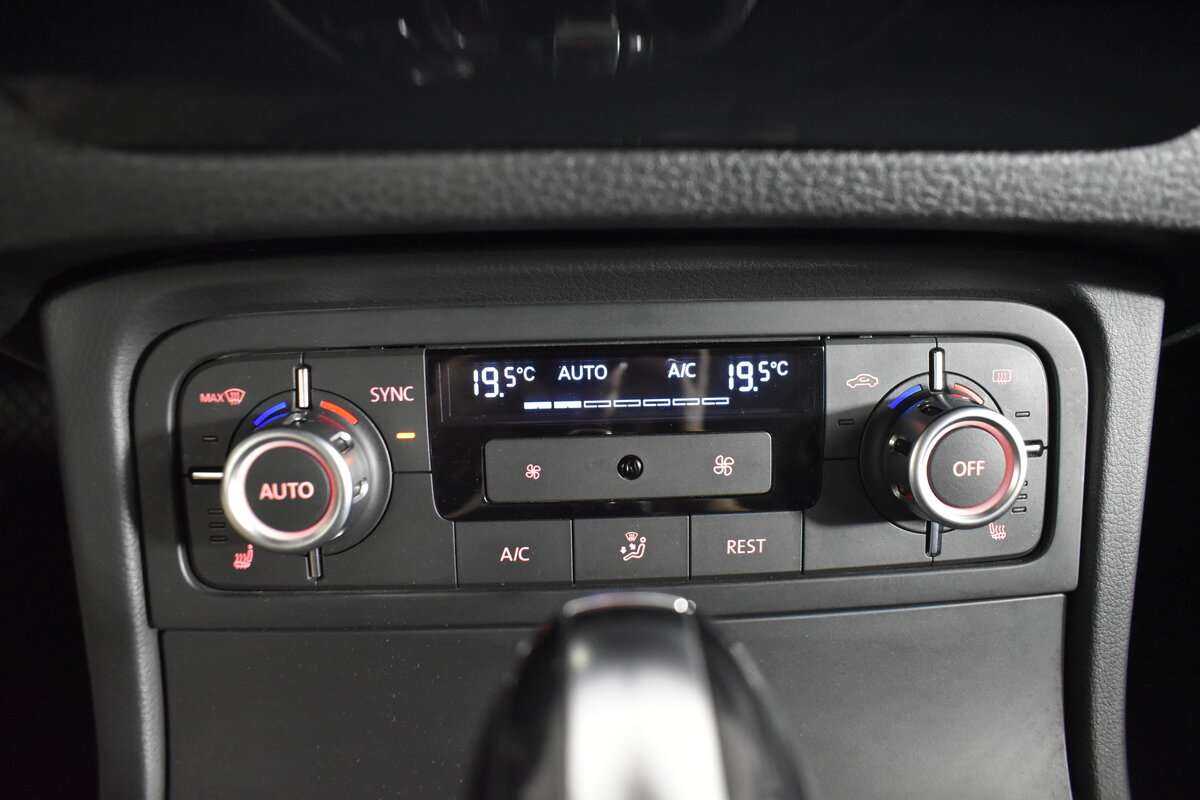 Volkswagen Touareg с пробегом — 2013 год. Фото: #17