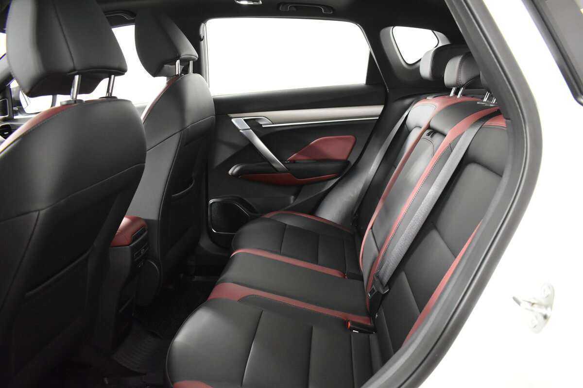 Geely Coolray с пробегом — 2023 год. Фото: #8