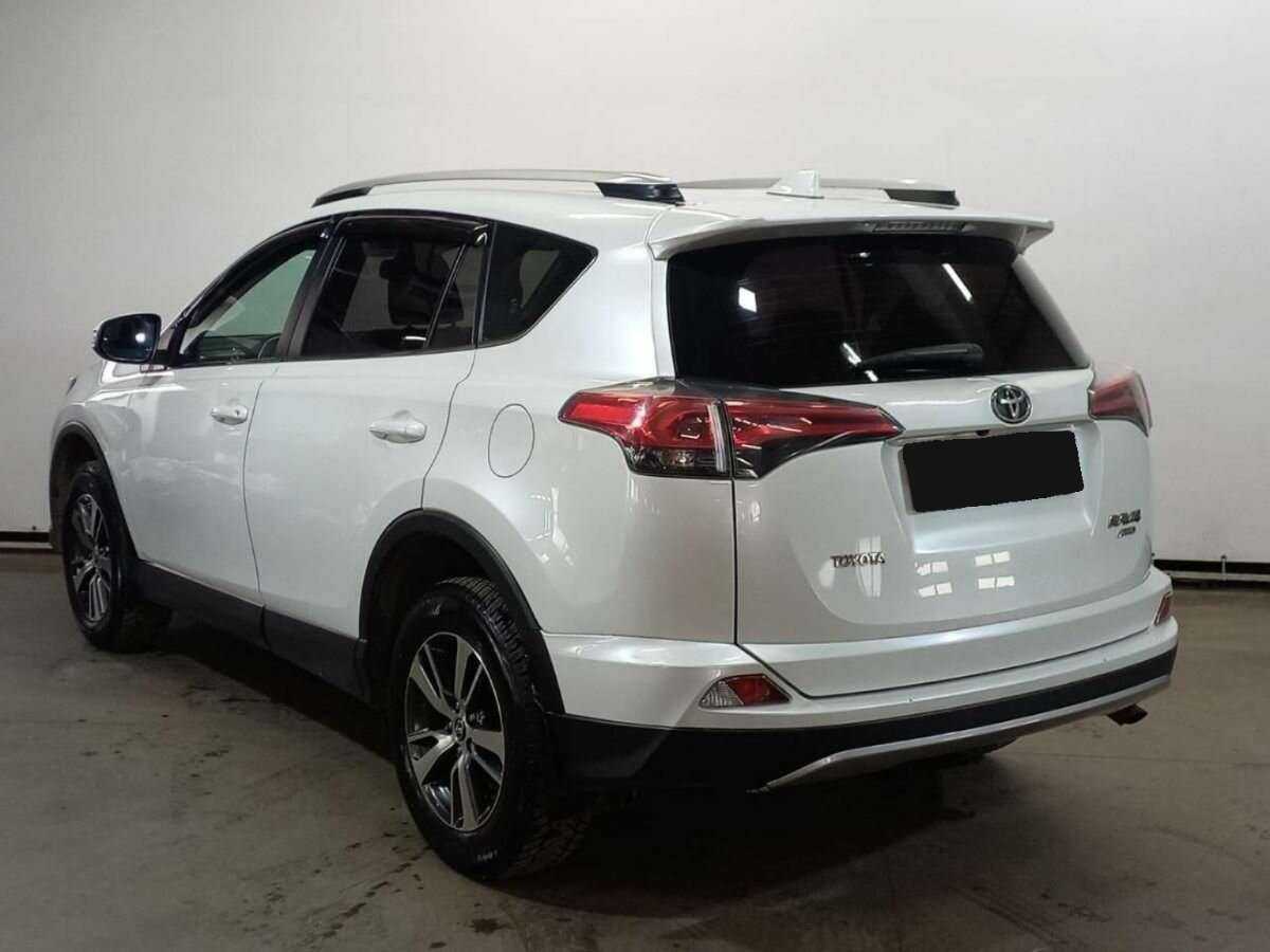 Toyota RAV4 с пробегом — 2018 год. Фото: #6