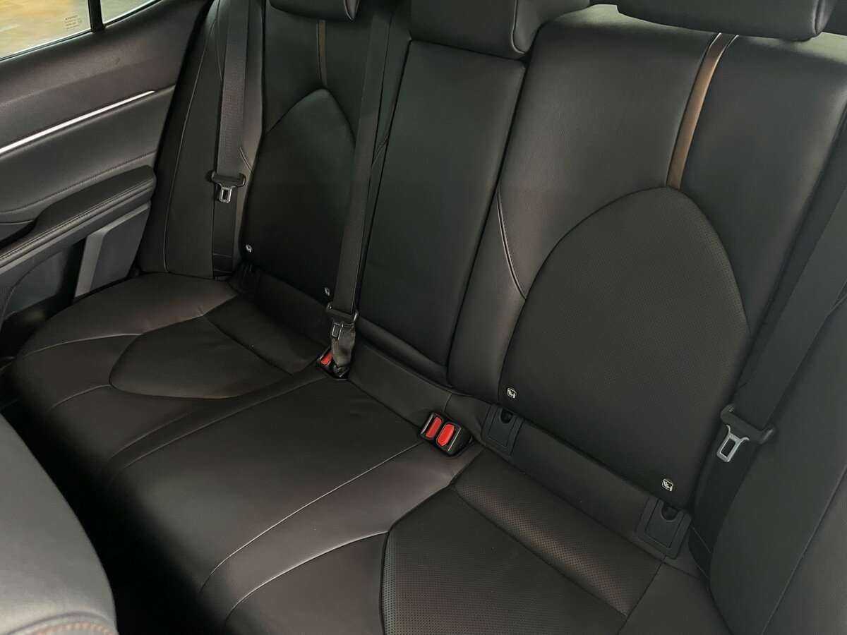 Toyota Camry с пробегом — 2018 год. Фото: #19