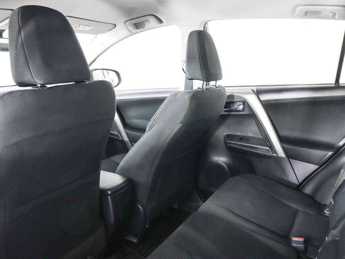 Toyota RAV4 с пробегом — 2014 год. Фото: #11