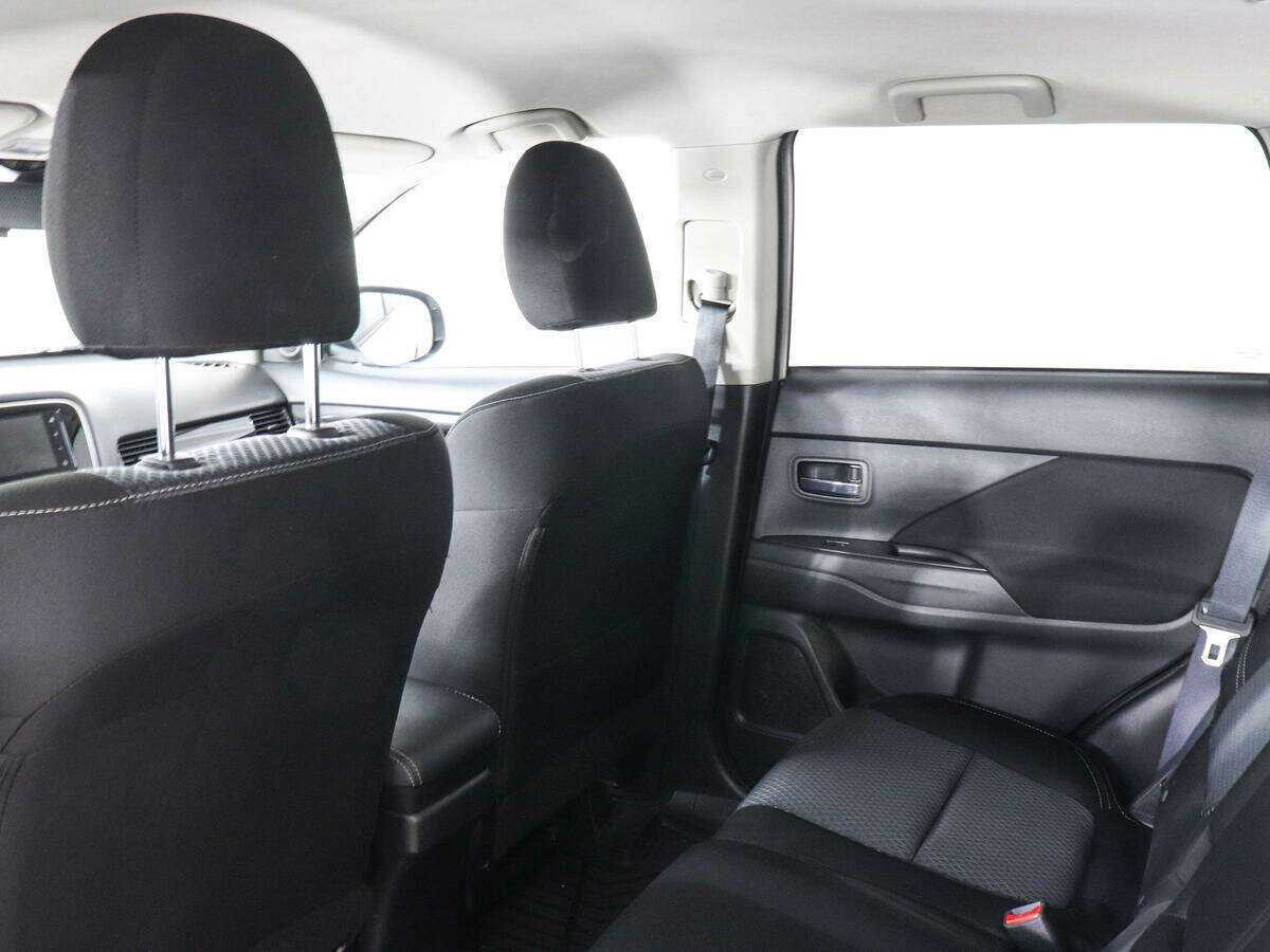 Mitsubishi Outlander с пробегом — 2019 год. Фото: #11