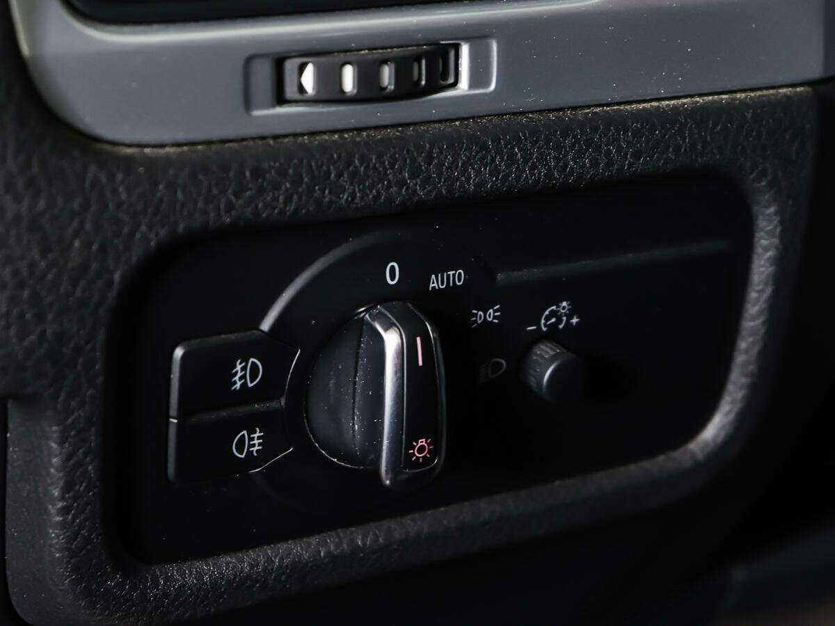 Volkswagen Touareg с пробегом — 2013 год. Фото: #18