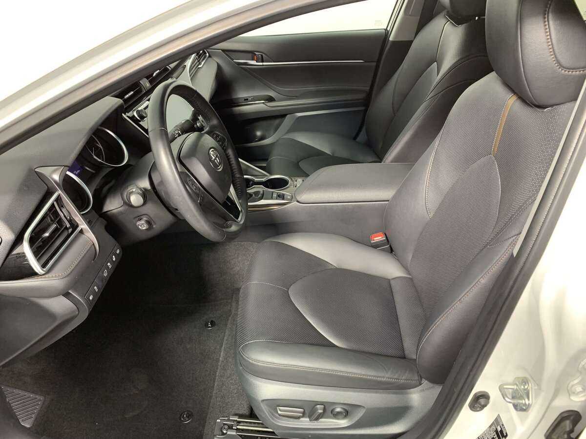 Toyota Camry с пробегом — 2021 год. Фото: #13