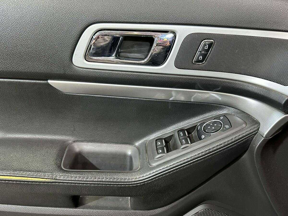 Ford Explorer с пробегом — 2013 год. Фото: #14