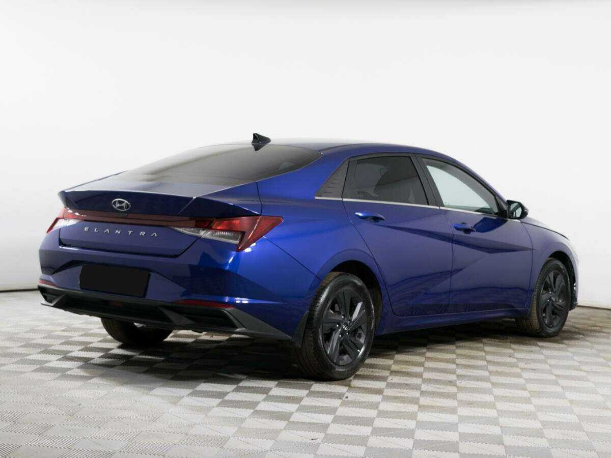 Hyundai Elantra с пробегом — 2021 год. Фото: #3
