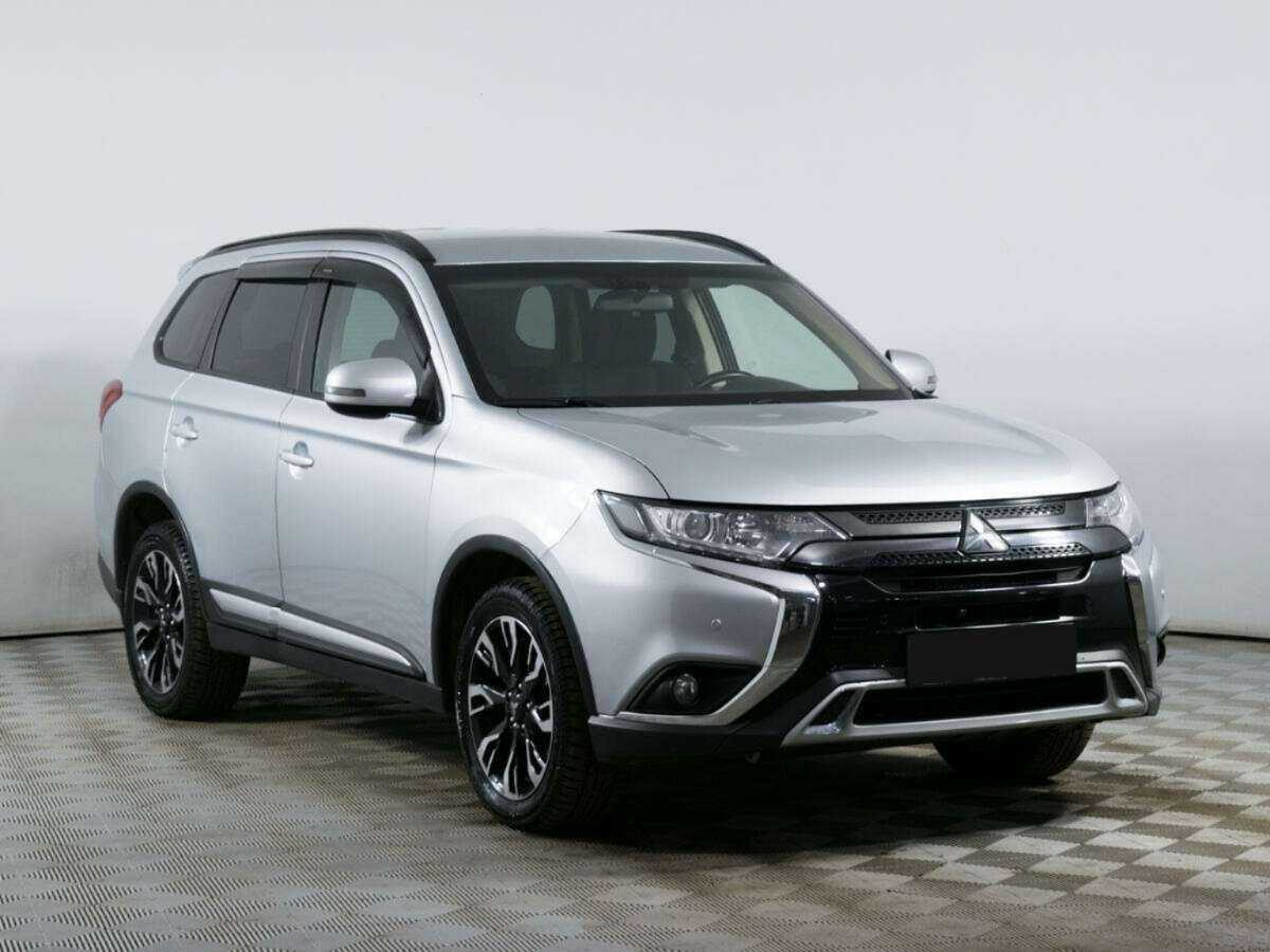 Mitsubishi Outlander с пробегом — 2021 год. Фото: #2