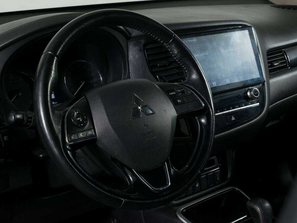 Mitsubishi Outlander с пробегом — 2021 год. Фото: #13