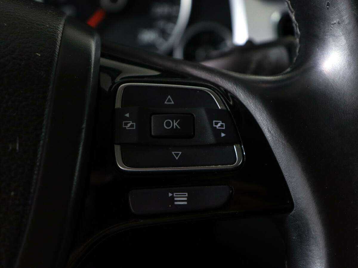 Volkswagen Touareg с пробегом — 2012 год. Фото: #22