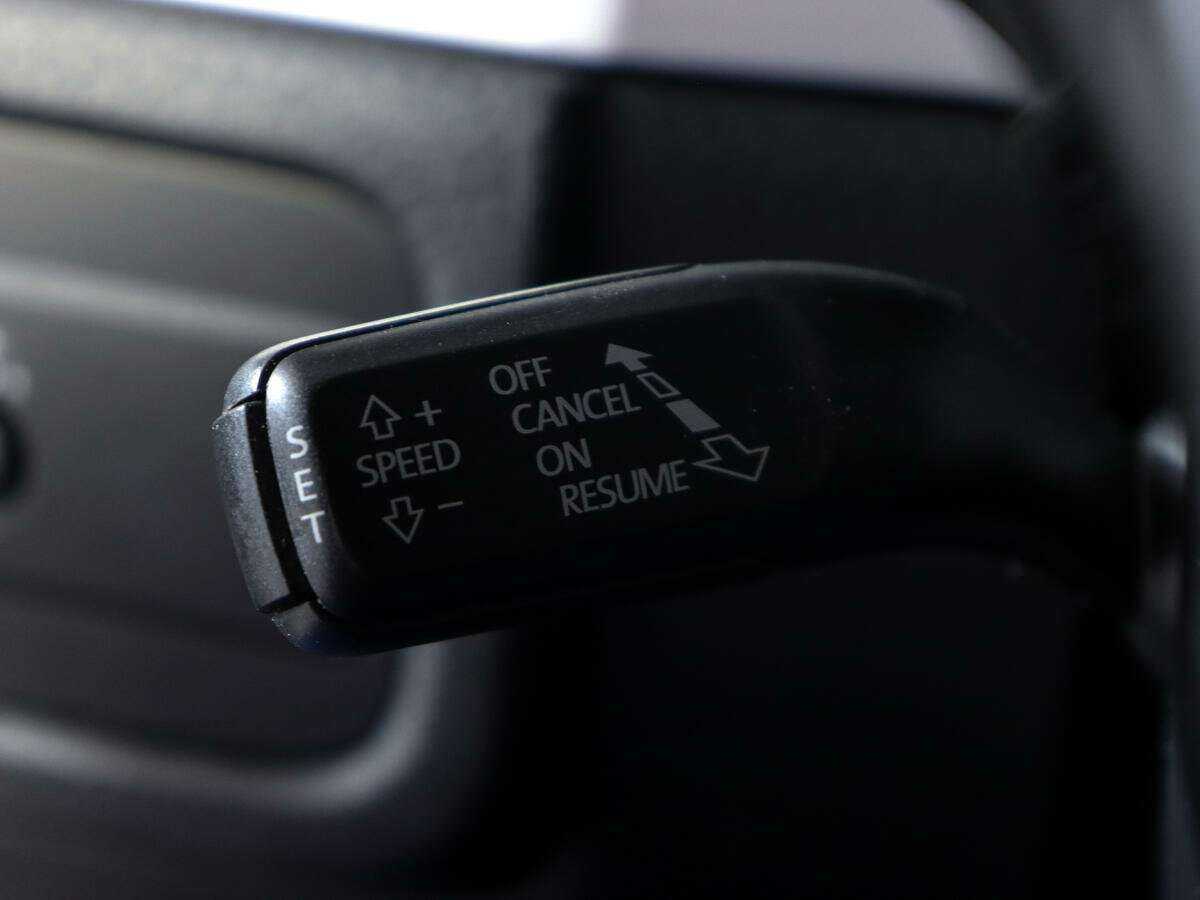 Volkswagen Touareg с пробегом — 2012 год. Фото: #23